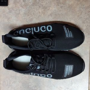 Like New Vogue Men's shoes size 45 shoe inserts are missing